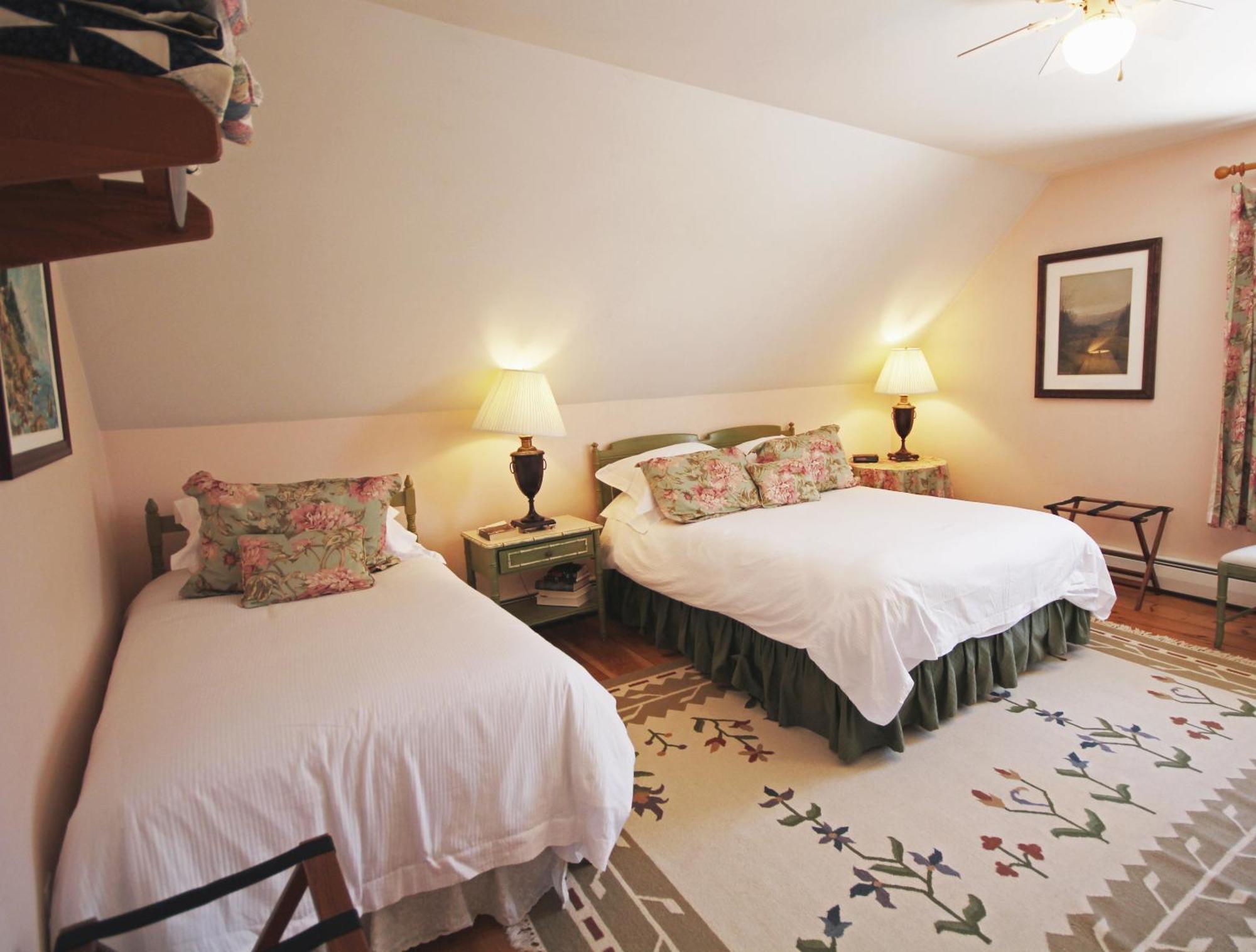 Highland Lake Inn Andover Szoba fotó